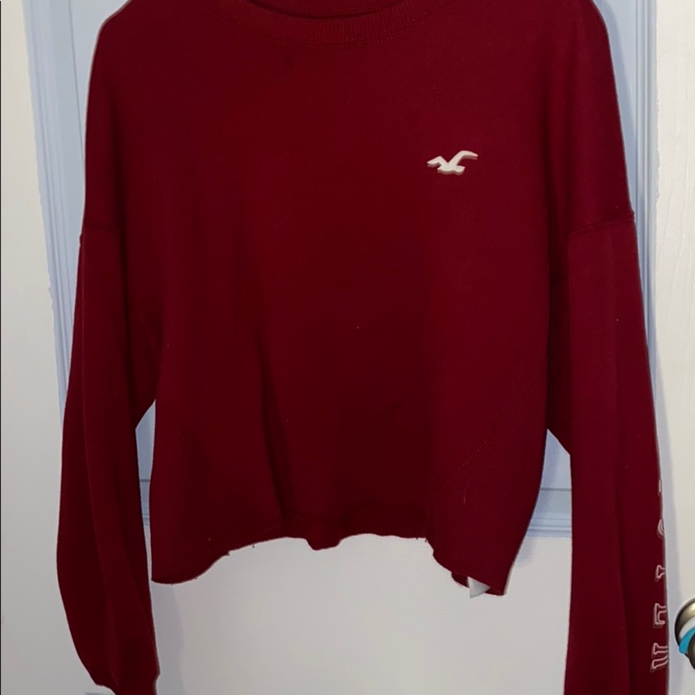 red cropped Hollister crew neck
